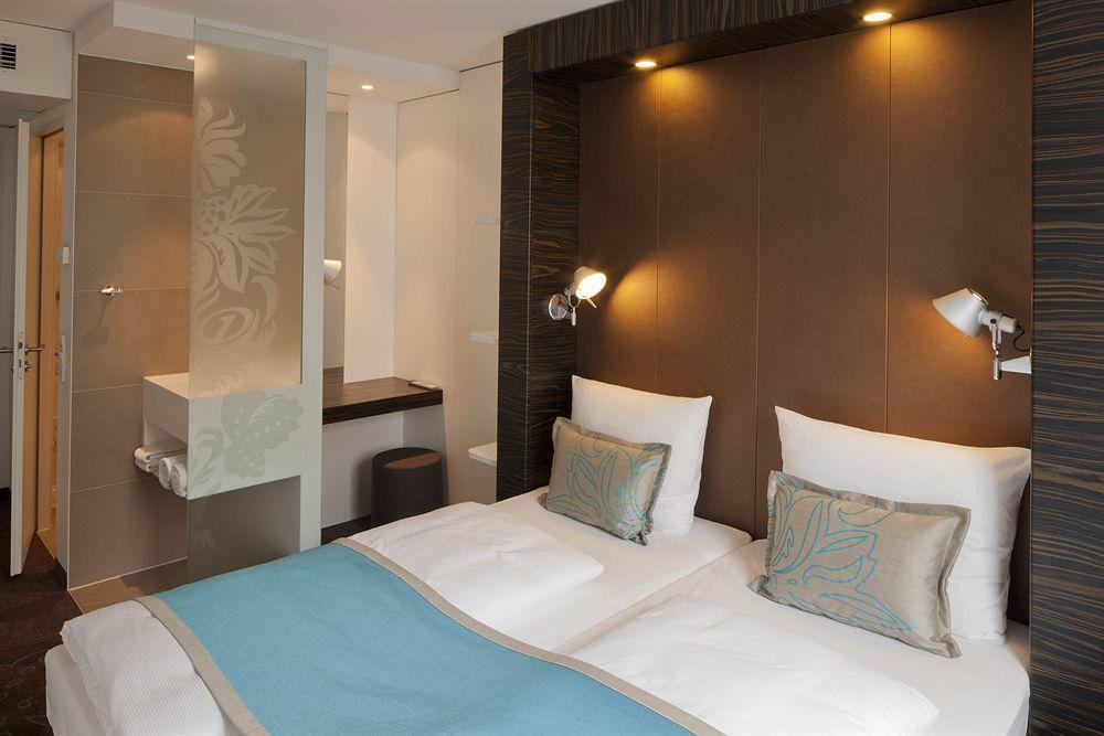 Motel One Frankfurt Airport Frankfurt am Main Exterior photo