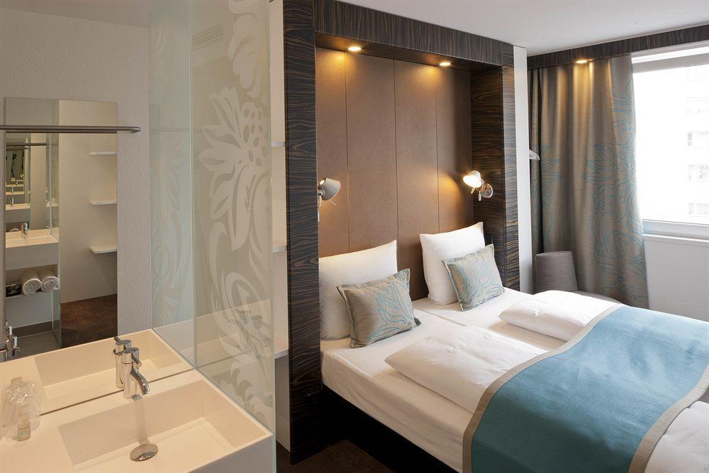 Motel One Frankfurt Airport Frankfurt am Main Exterior photo