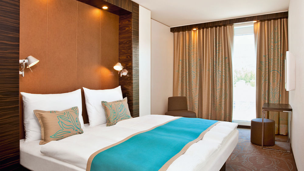 Motel One Frankfurt Airport Frankfurt am Main Exterior photo