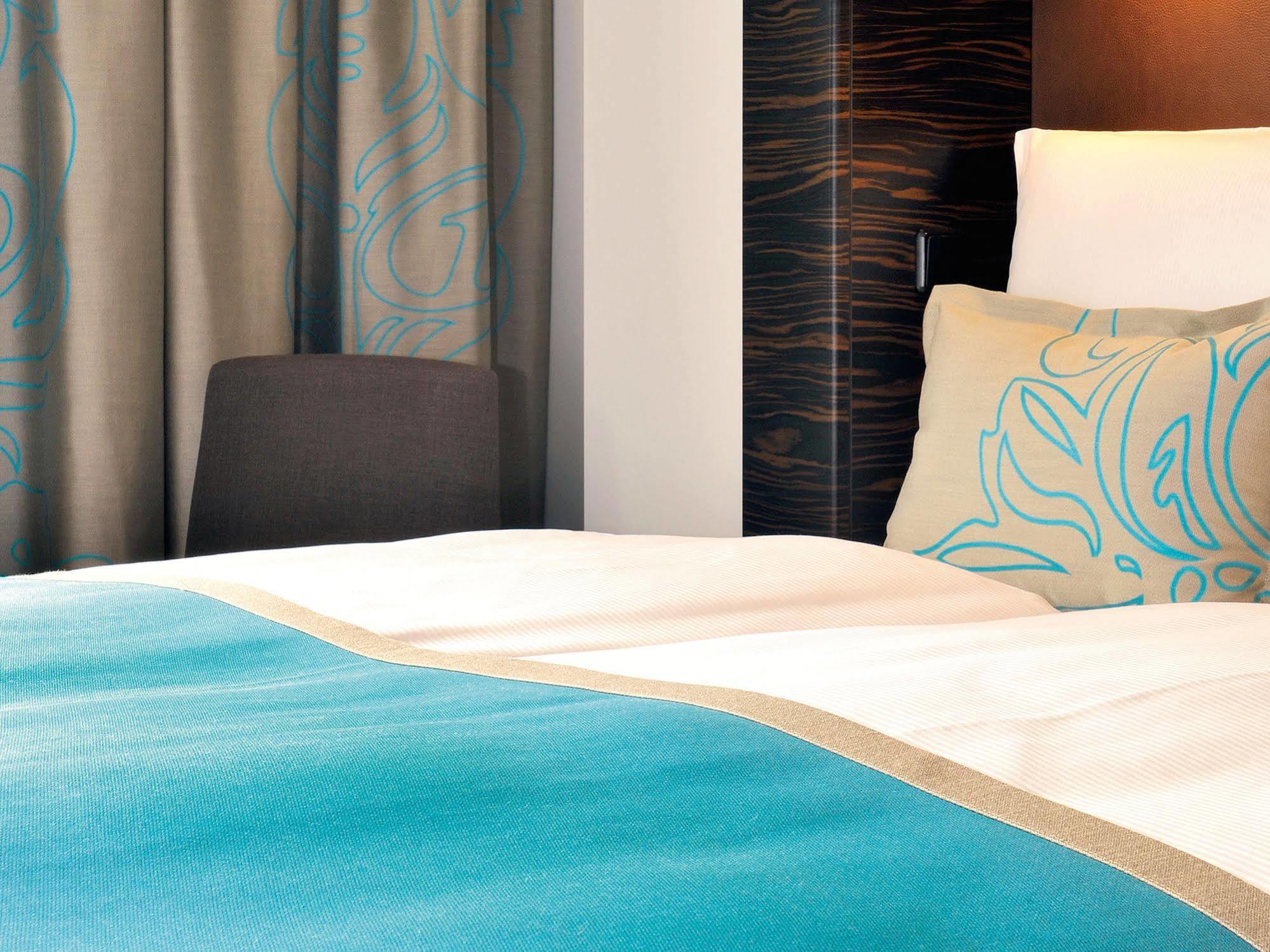 Motel One Frankfurt Airport Frankfurt am Main Exterior photo